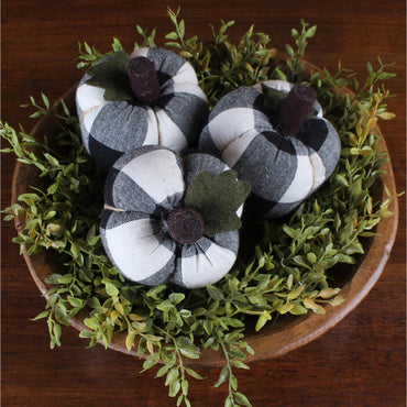 F Buffalo Check Black Mini Pumpkins Set of 3 ON510011