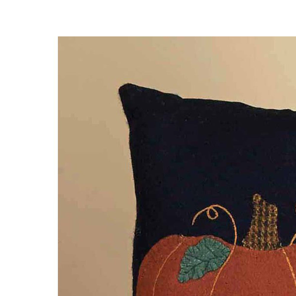 Pumpkin & Acorns Pillow PLAR0060